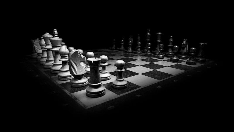 Crea tu plan de trading — portada con tablero de ajedrez